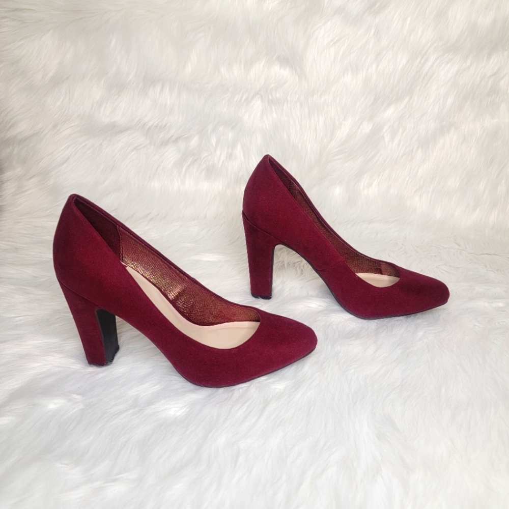Fergalicious by Fergie burgundy suede heels. - Picture 1 of 8
